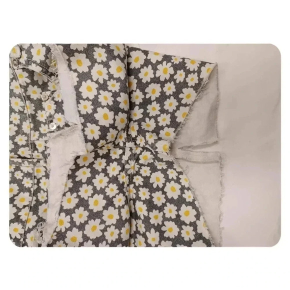 Zara Dark Grey With Daisies High Rise Button Fly Shorts  Size 0 - Picture 4 of 10